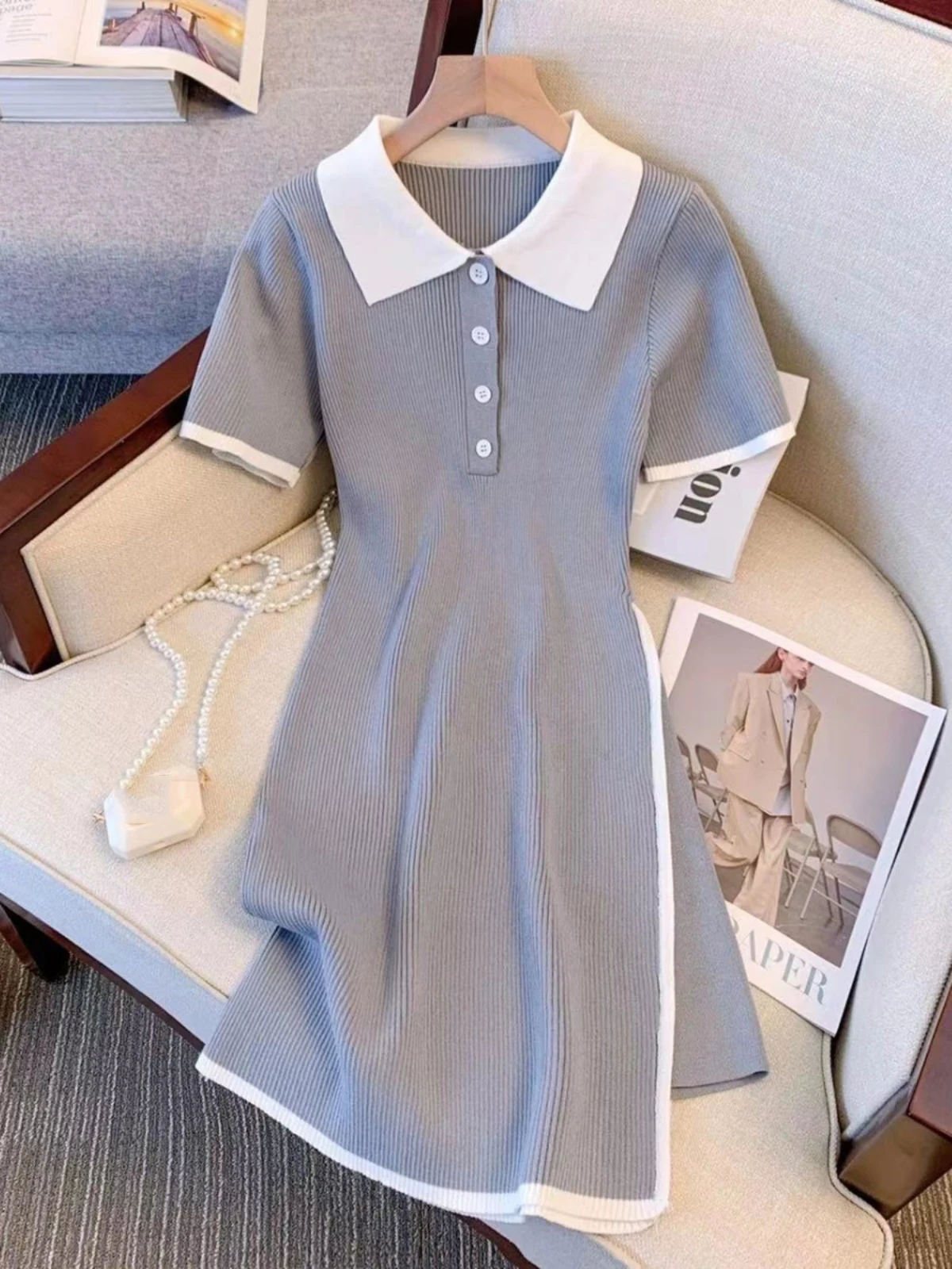 เดรสแฟชั่นเกาหลี ดีไซน์สีตัดกัน สไตล์ฝรั่งเศส ทรงเข้ารูป กระชับสัดส่วน สีเทาตัดขาว ผ้าถัก