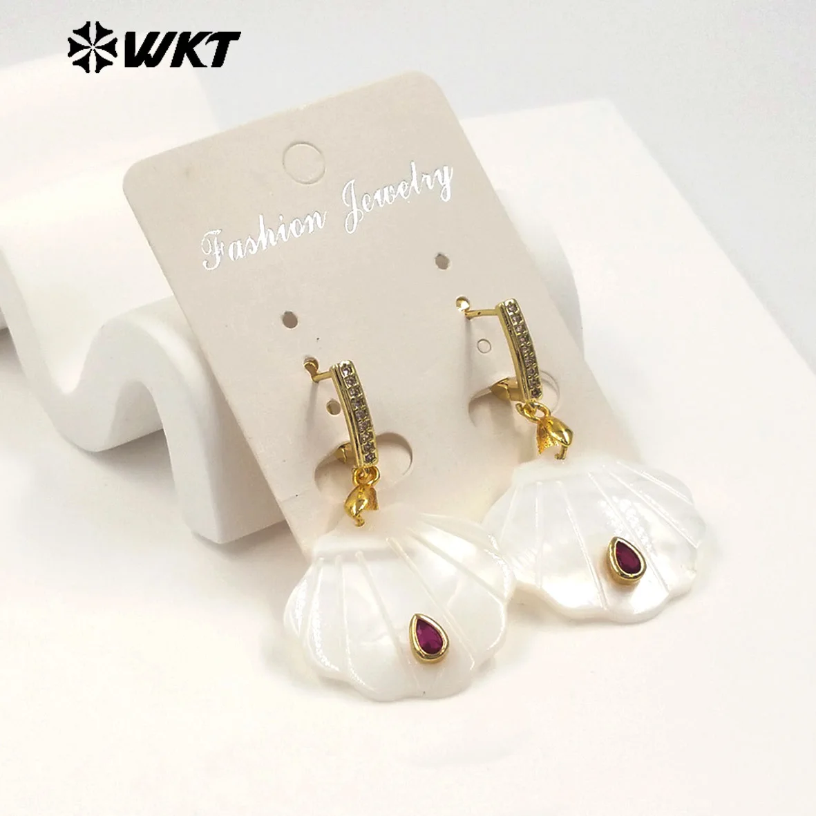 WT-MPE180 Natural White Fans Shell And Zircon Paved Ear Clip Style Accessory For Women Earrings Jewelry Gifts