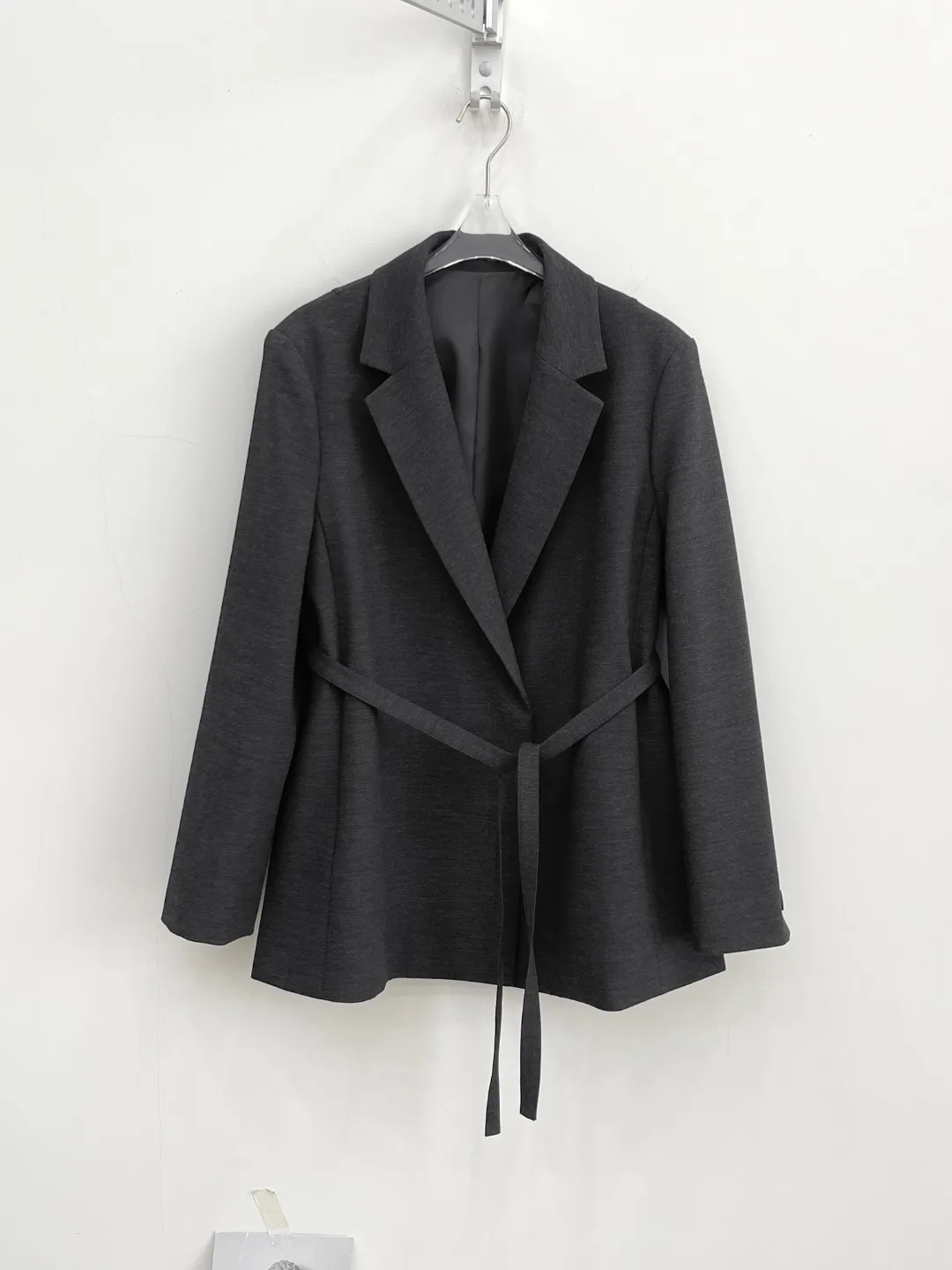 

Slimming Suit Jacket Women's Commute Style Long Sleeve Button up Neckline Fashionable Trendy Korean Spring 2026