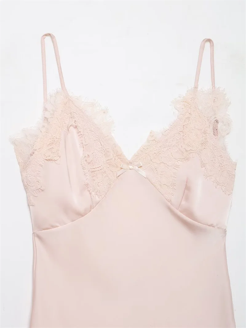 Abito da donna 2025 Inverno Nuovo stile Mini abito sottoveste in pizzo rosa simile al raso Alla moda e alla moda