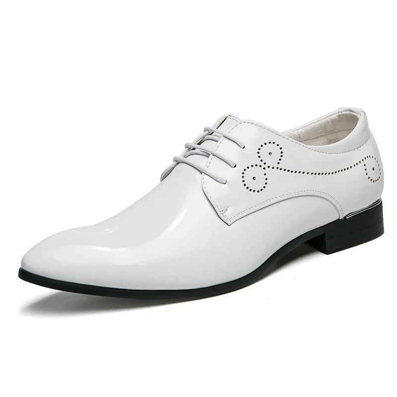 Taglia 37-48 abito in pelle verniciata scarpe uomo Derby bianco scarpe da ufficio uomo Designer scarpe formali da sposa per uomo vino rosso blu nero