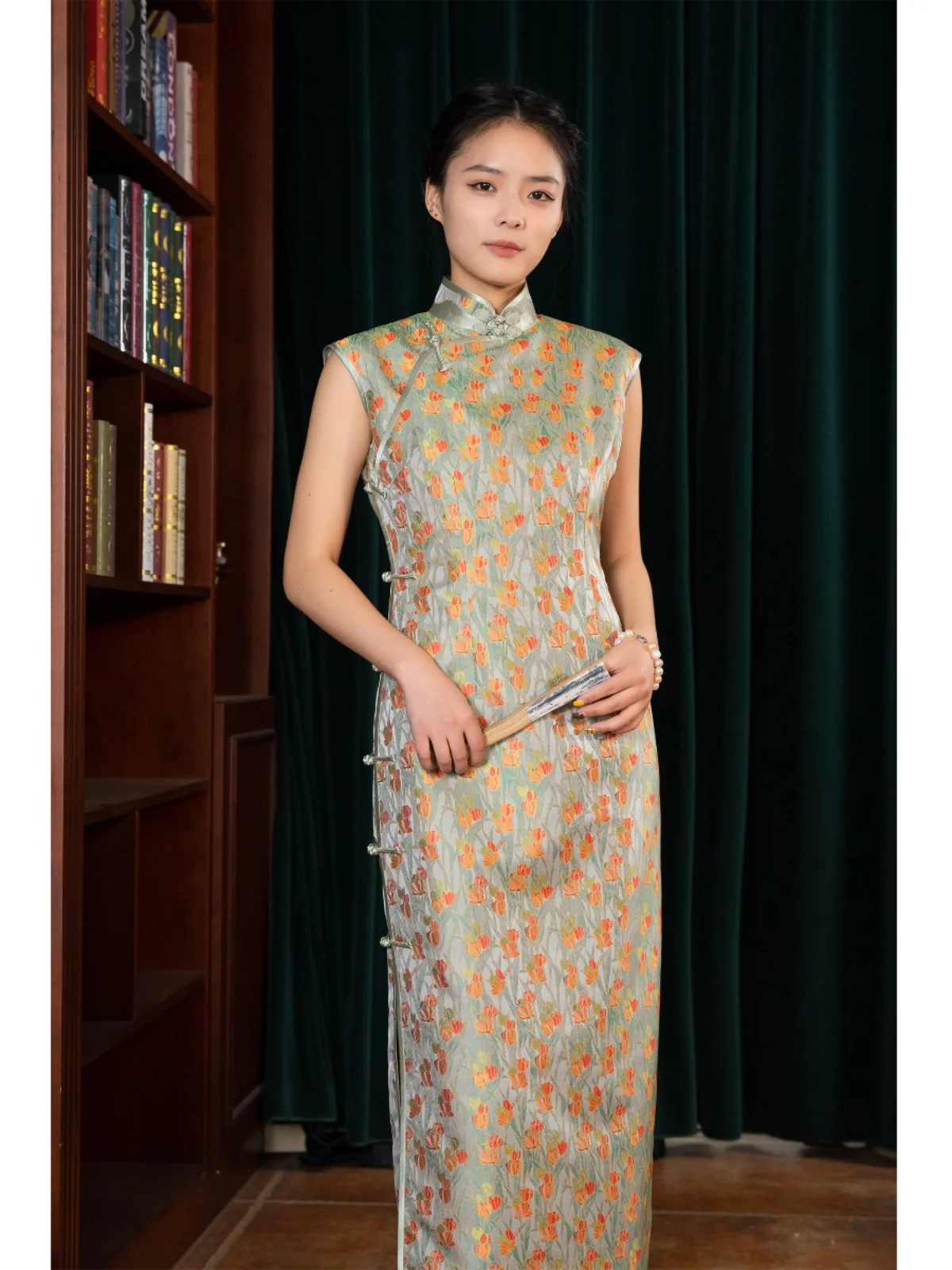 

Элегантное длинное ципао с облегающими рукавами из шелка и тонкого тянь-шелка для повседневной носки, летний модный дизайн