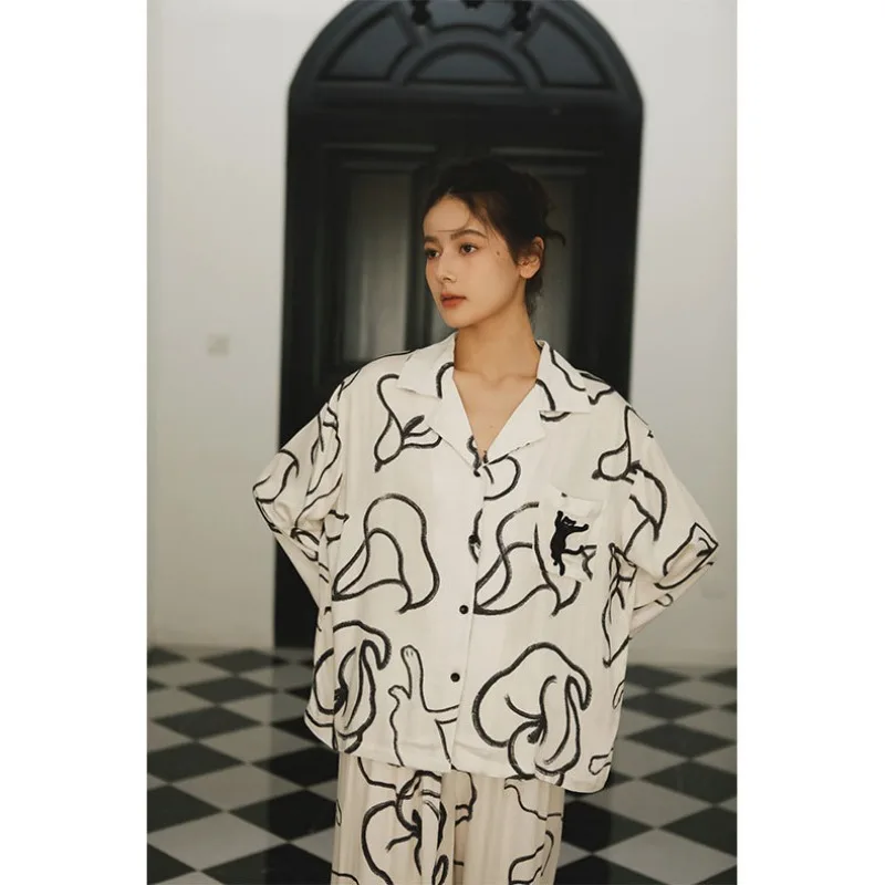 

2023 Autumn Women's Pocket Cat Embroidery Pajamas for Women Wild Lily Printed Satin Loungewear Lapel Long Sleeve Pajama Set