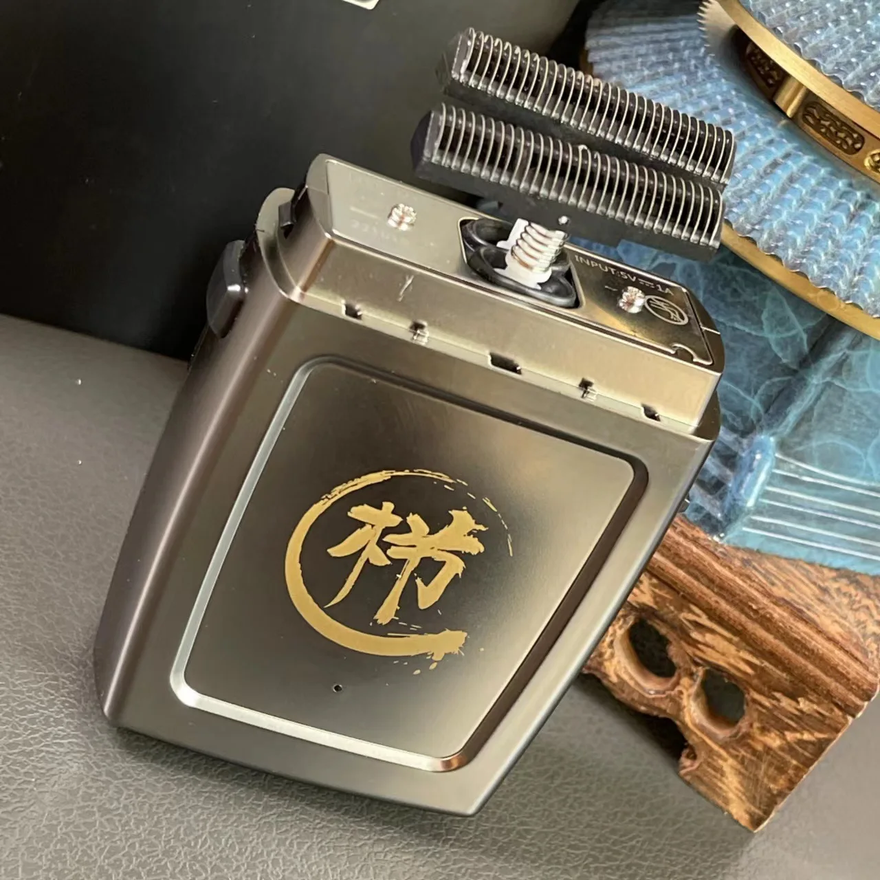 Máquina de afeitar eléctrica para hombre, afeitadora profesional con Motor de 11000RPM para blanquear el cabello, con cabezal de aceite, recortadora