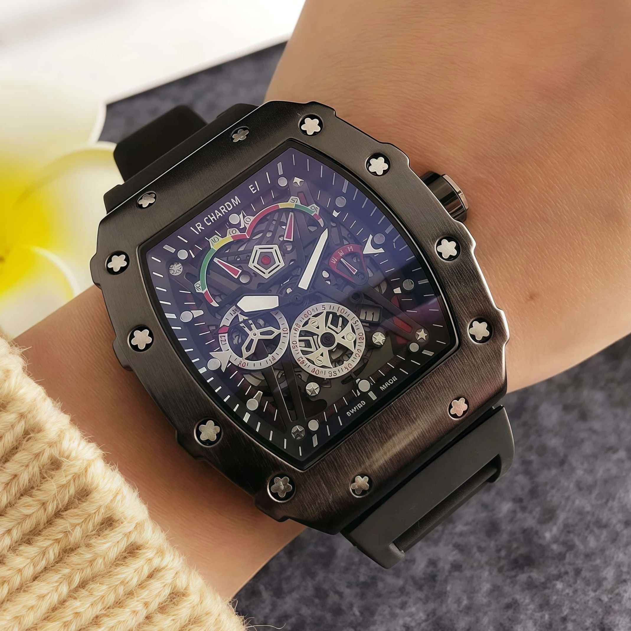 

2026 Model of High-end Luxury Men's Business Wristwatch, Multi-functional Calendar Model Wristwatch, Casual Yet Fashionable Sports Wristwatch for Women. 42mm Large-dial Couple's Wristwatch.