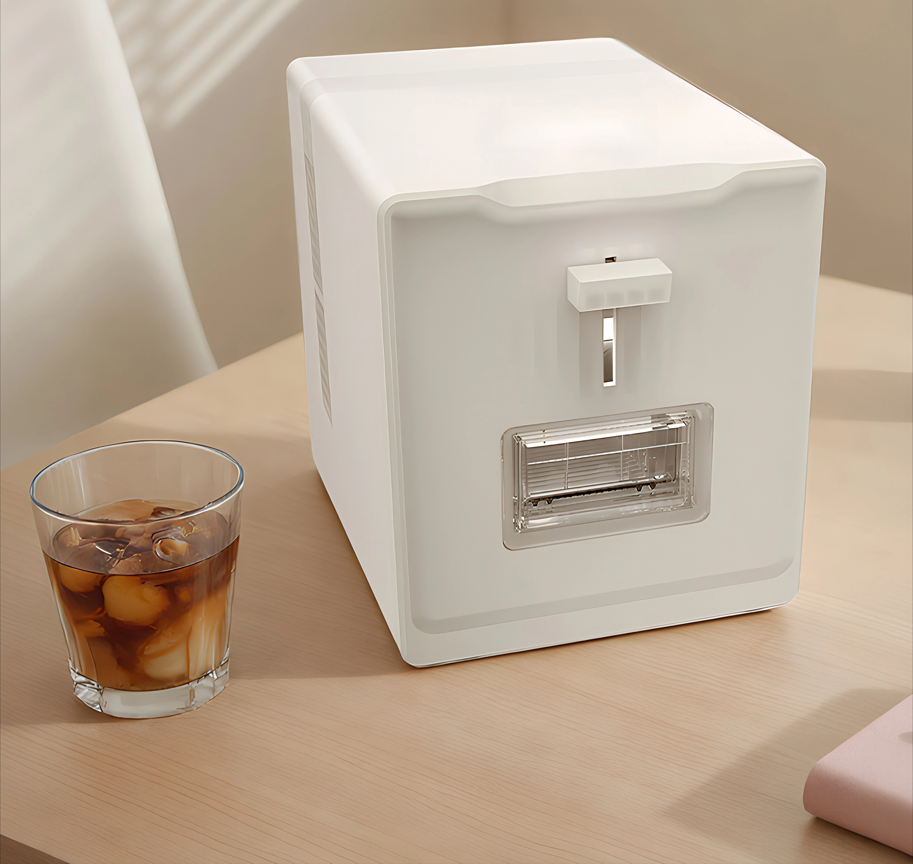 24V portable mini ice maker, 15-minute ice maker, suitable for kitchens and bars, parties
