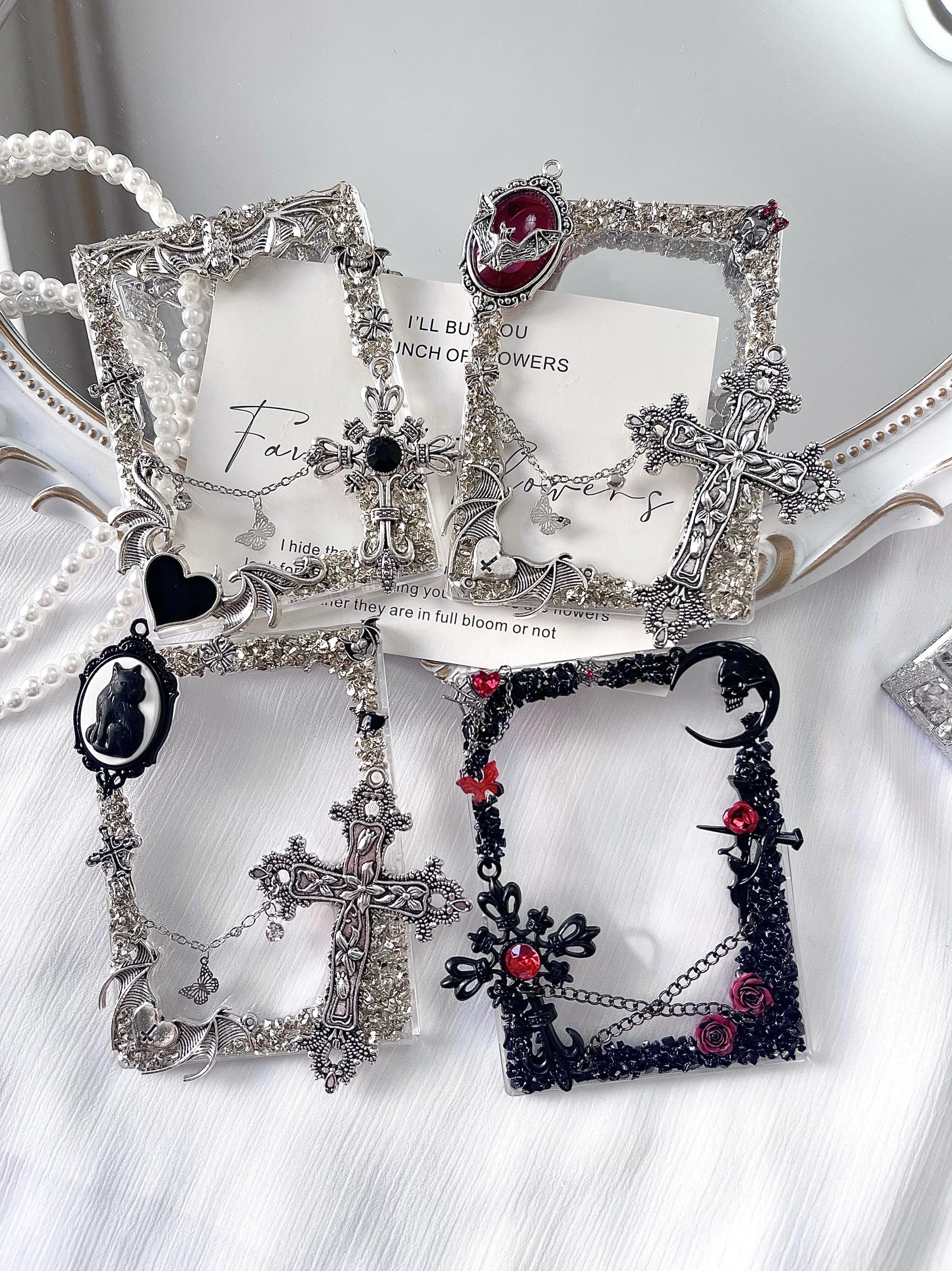 

Gothic Cross Hard Card Case Aesthetic Display Frame for Photocard & Anime Collection, Vintage Metal Dark Romance Card Holder