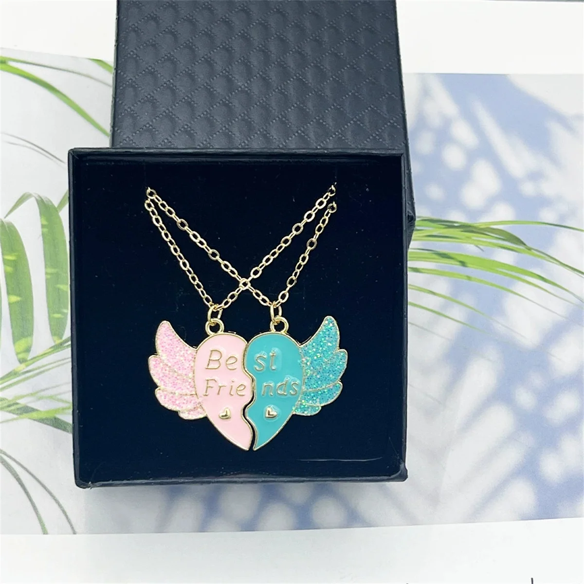 Magnetism Heart Pandent Necklace for Best Friends Fashion Bling Wing Stitching Pink Heart Couple Necklace Fine Jewelry for Women