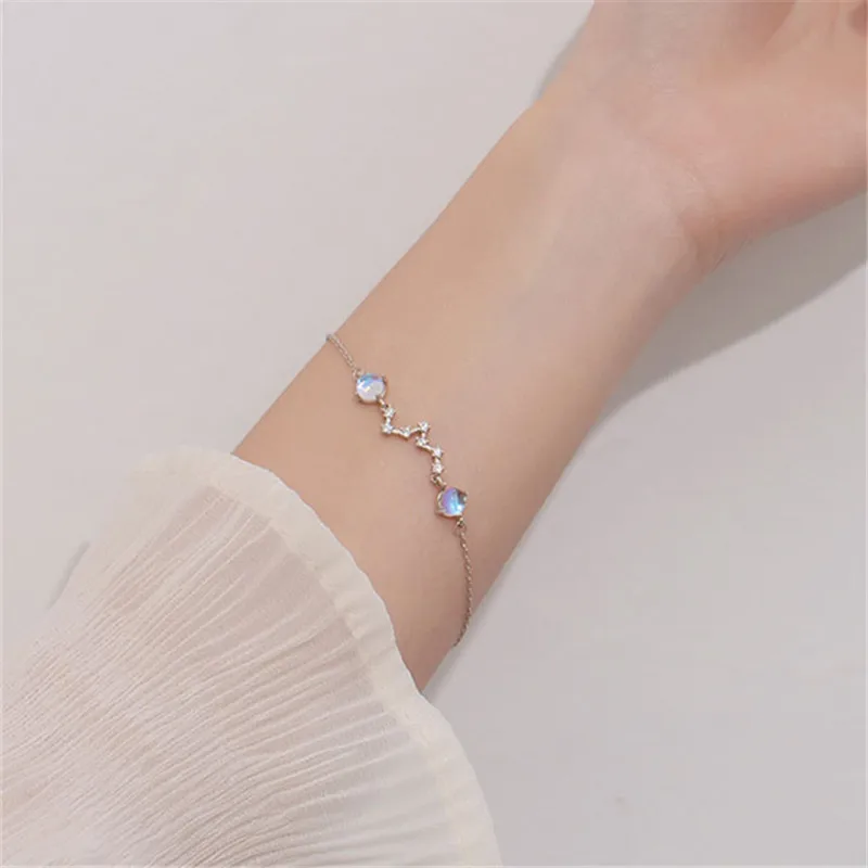 Женский браслет из серебра 925 пробы с лунным камнем