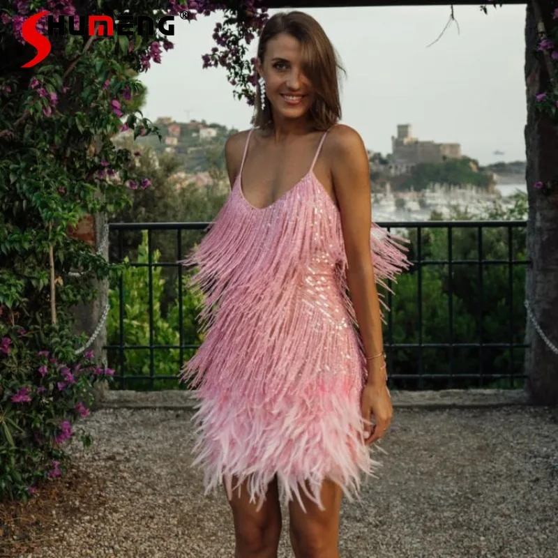 Abito da donna sexy con nappe alla moda Abito da sera con paillettes in piume con scollo a V Abito estivo femminile senza maniche con cinturino multicolore