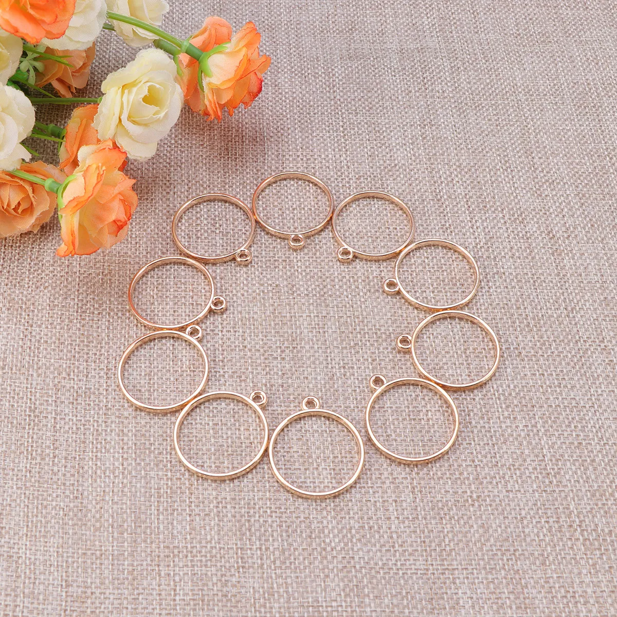 30Pcs Round Back Bezel Pendants Alloy Hollow Blank Frames for Uv Resin Jewelry DIY Craft Supplies Scrapbooking Anklet Sweater