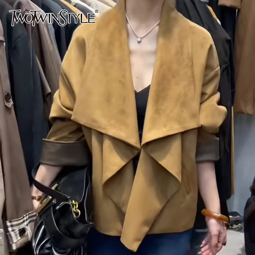 

TWOTWINSTYLE Solid Spliced Folds Chic Jacket Female Lapel Long Sleeve Loose Temperament Retro Women's Jackets Autumn Fashion New