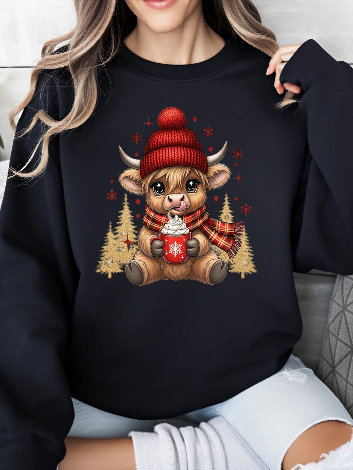 

Толстовка с милым быком и шляпой и кофейным рождественским принтом, женская повседневная зимняя праздничная одежда, черная, больших размеров
