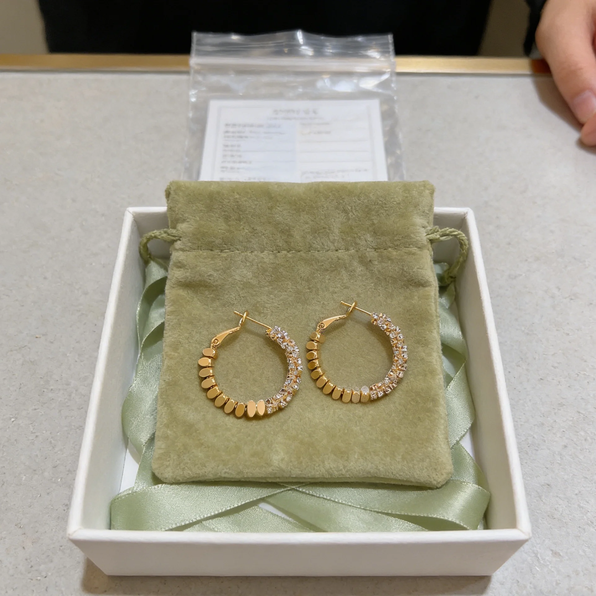 orecchini-a-cerchio-grandi-glicka-gold-dust-gioielli-di-lusso-per-donne-accessorio-alla-moda-di-ad-hepburn