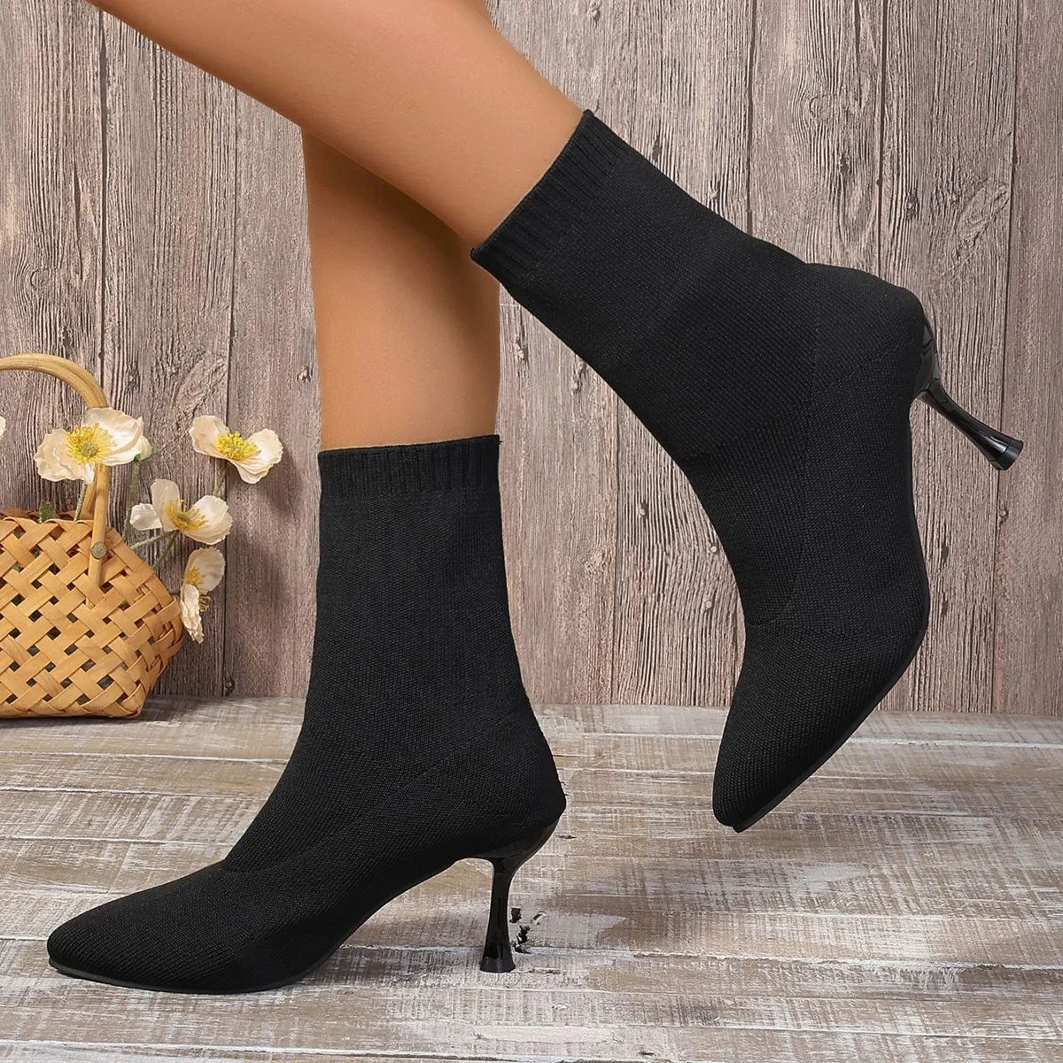 Buty damskie Wygodne elastyczne buty Szpiczaste cienkie buty dla kobiet Ankle Stretch Fabric Winter Hot High Heels Women Boots