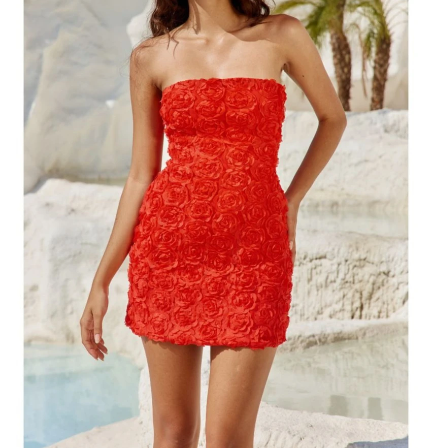 2025, neue Damenmode, sexy Mädchen, reines Verlangen, vielseitiges dreidimensionales trägerloses und hüftumarmendes Kleid mit Blume