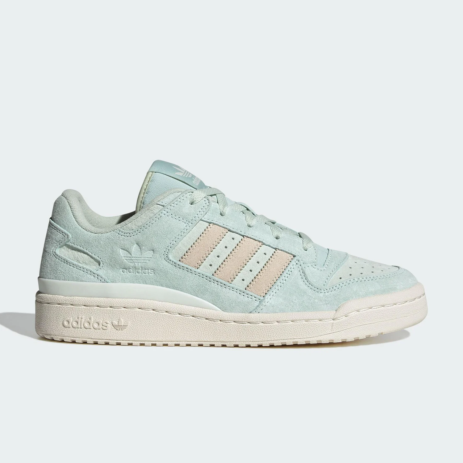 حذاء رياضي كاجوال نسائي من Adidas Originals ذو رقبة منخفضة في الهواء الطلق JQ9146