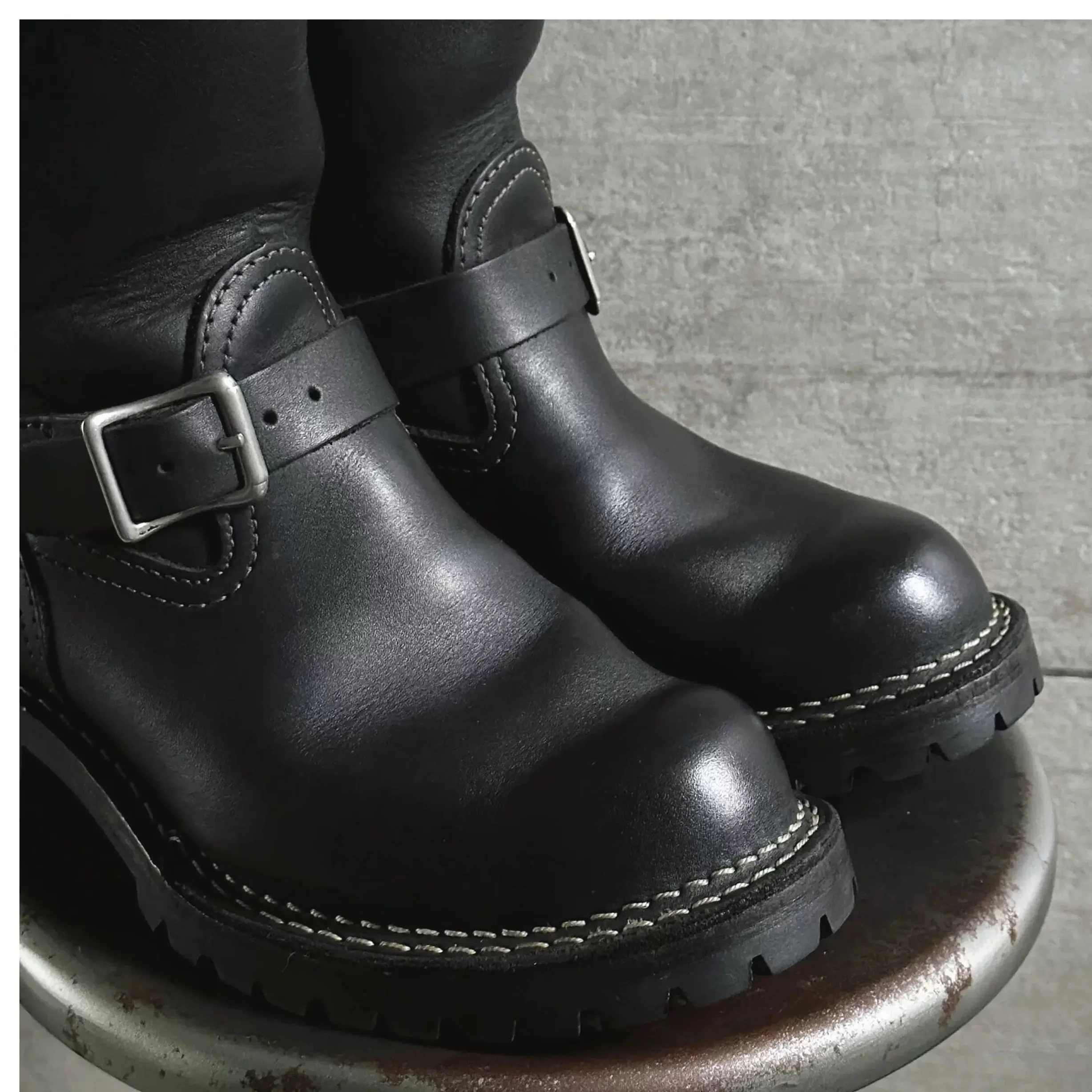 جديد الخريف/الشتاء الرجال الكاكي الجلد المدبوغ مهندس الأحذية قصيرة على شكل كعب مكتنز زيادة جولة تو حزام مشبك ديكور أحذية عمل