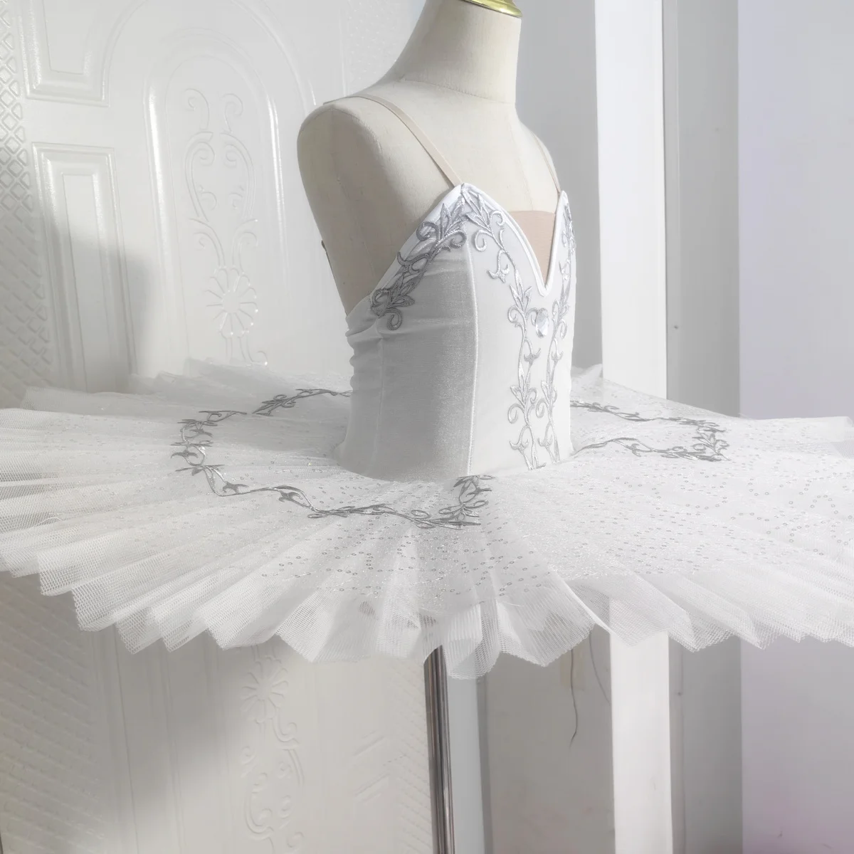 Children\'s Performance Costumes Red Ballet Tutu Skirt Girls Swan Lake Stage Clothing Free Shipping Dance Costume