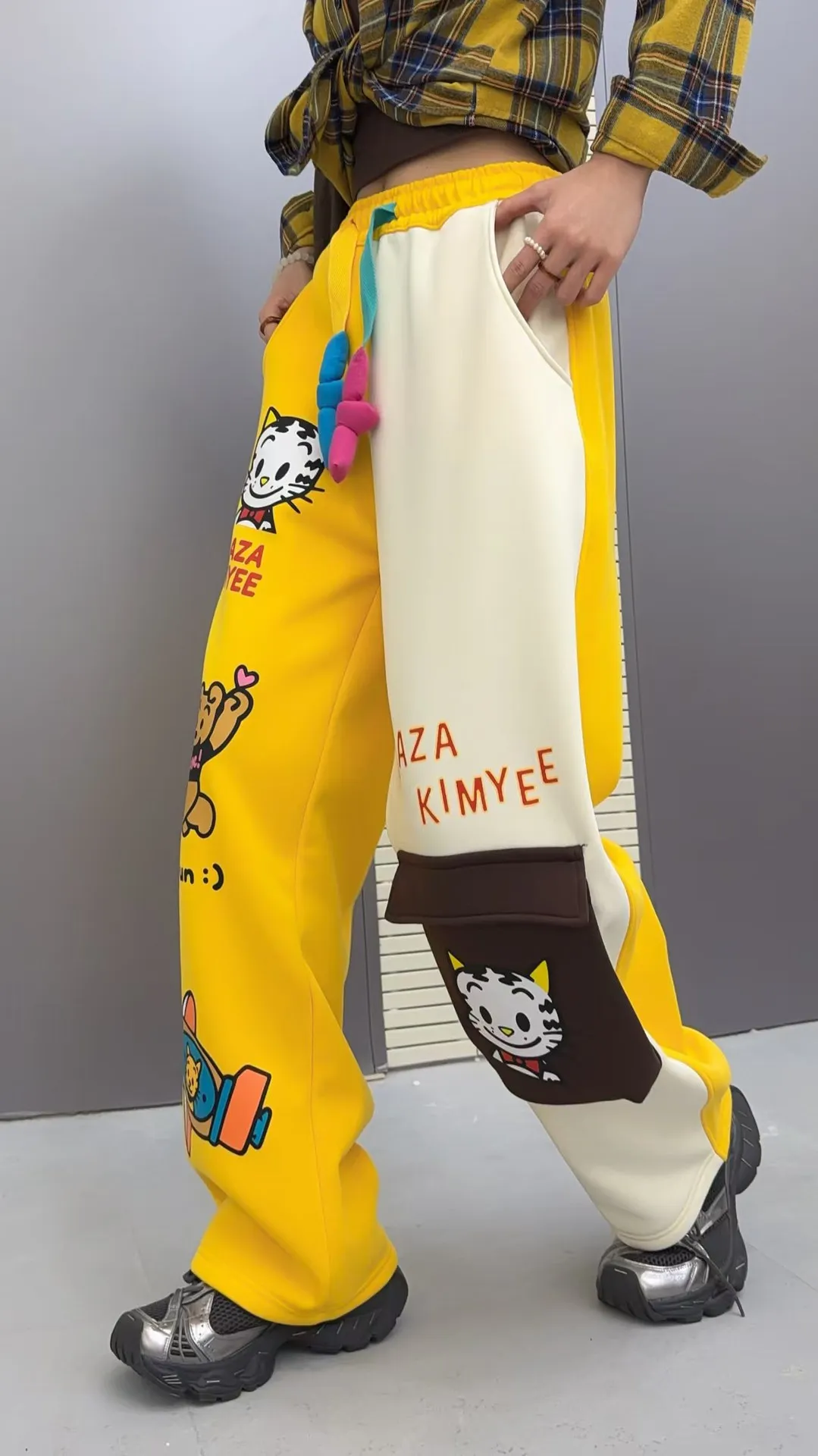 Novo inverno velo dos desenhos animados impressão retalhos calças de grandes dimensões mulher manter quente japonês coreano moda casual bolso calça streetwear