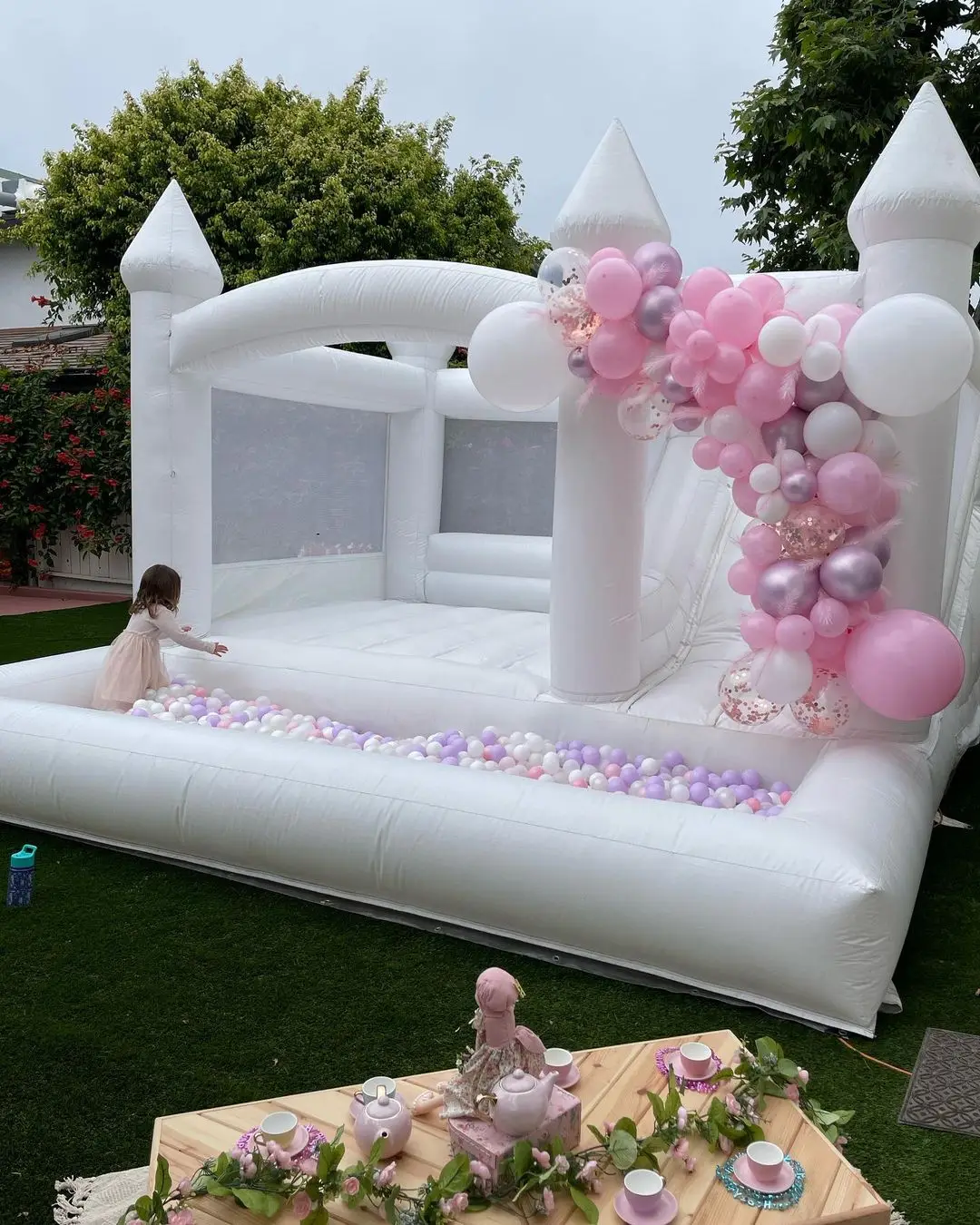 

STLFInflatable White Castle Wedding Bounce House With Air Blower Inflatable Wedding White Decorations Bouncy Castle Jumping Bed