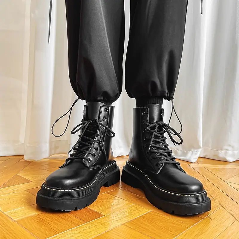 Bottes en cuir noir de style britannique pour hommes, bottines basiques, vêtements de travail haut de gamme, chaussures pour hommes, printemps et automne, nouveau