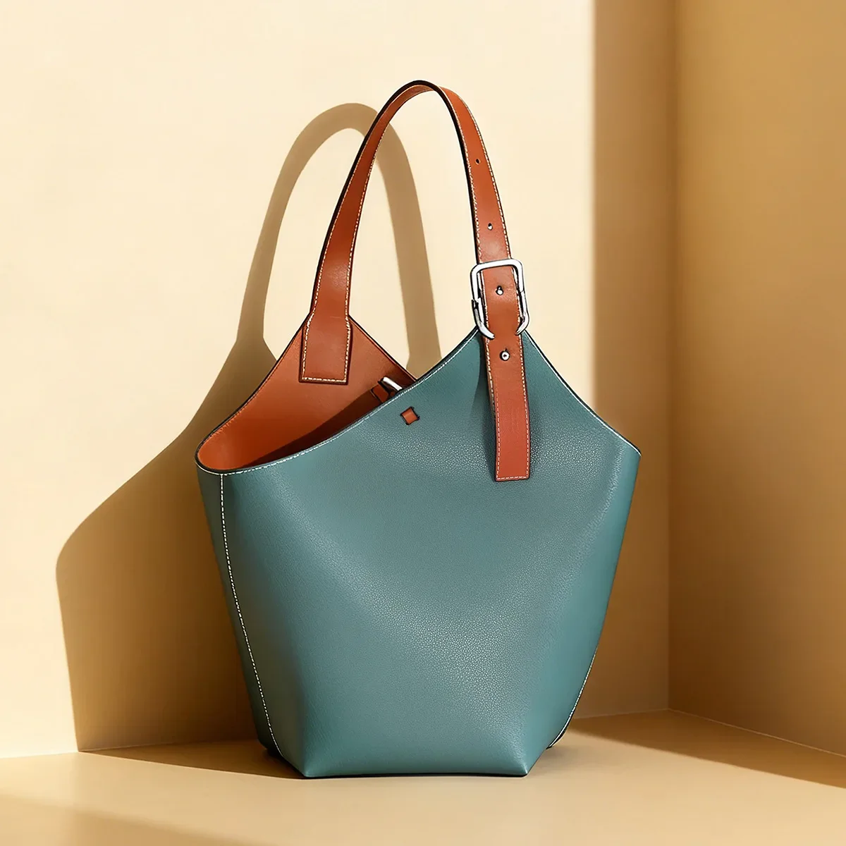 

100% Genuine Leather High-End Diaper Bag Women Crossbody Backpack Vintage Square Satchel Fashionable Tote