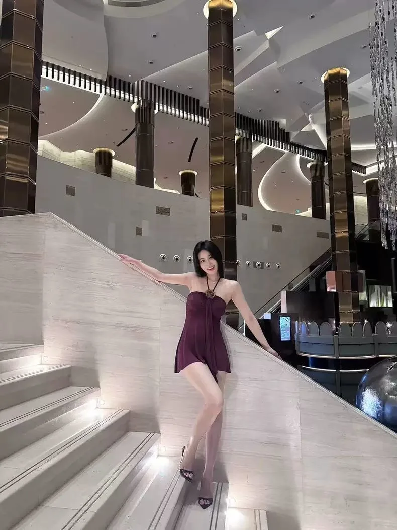 Sukienki Bez Rękawów Damska Sukienka Czerwona Elegancka Jesienna Sztruksowa Stójka Zapinana na Guziki Patchworkowa Krata w Pepitkę Panelowa Linia H Grunge Y2K