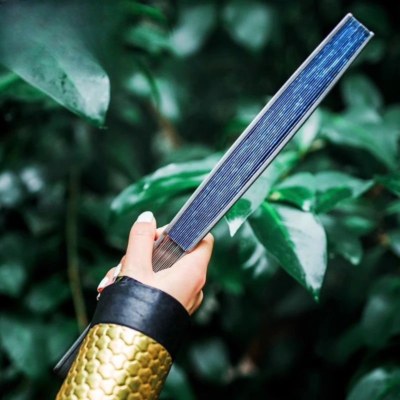 مروحة التيتانيوم القابلة للطي Canghai Kung Fu Wushu المحمولة المحمولة الدفاع طقوس اللعب التكتيكي