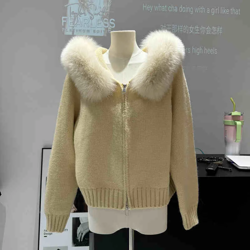 

New Autumn and Winter Hooded Short Knitted Cardigan with Fox Fur Collar and Fur Coat