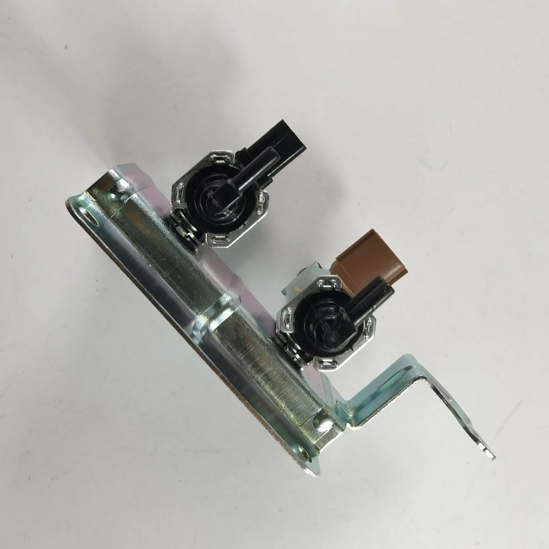 صمام لولبي LF82-18-740 LF8218740 Solenoid Valve for Mazda 3 5 6 CX-7 2004 - 2015 صمامات أخرى — تفصيل 2