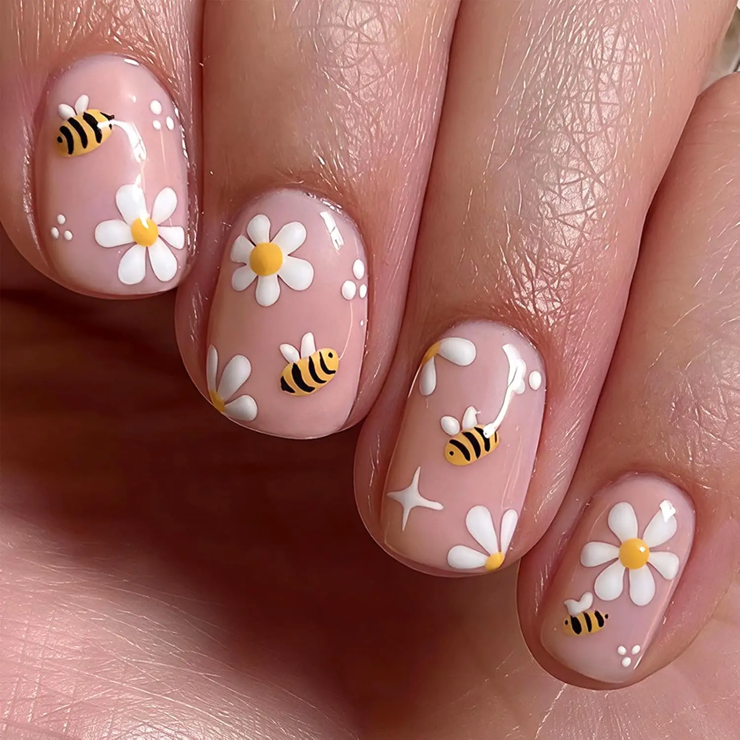 

Cute Press on Nails Short Square Fake Nails with Bee Flower Design Spring Summer Floral Press on False Nails Glossy Glue on Nail