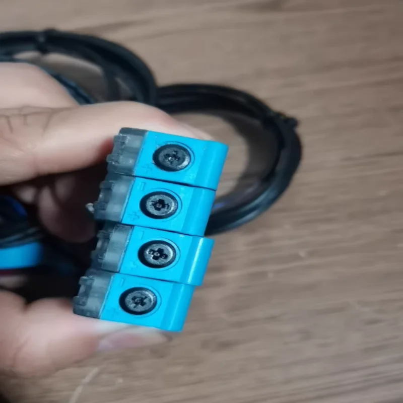 

Brand New Original Photoelectric Switch 1052445 GTB6-N1212 6013653 VL18-3P3940 6013684 VS/VE18-4N3212 1065854 GTB10-P1211