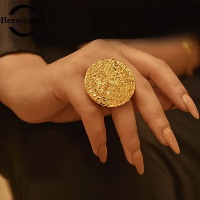 Thick gold women's ring hotsell