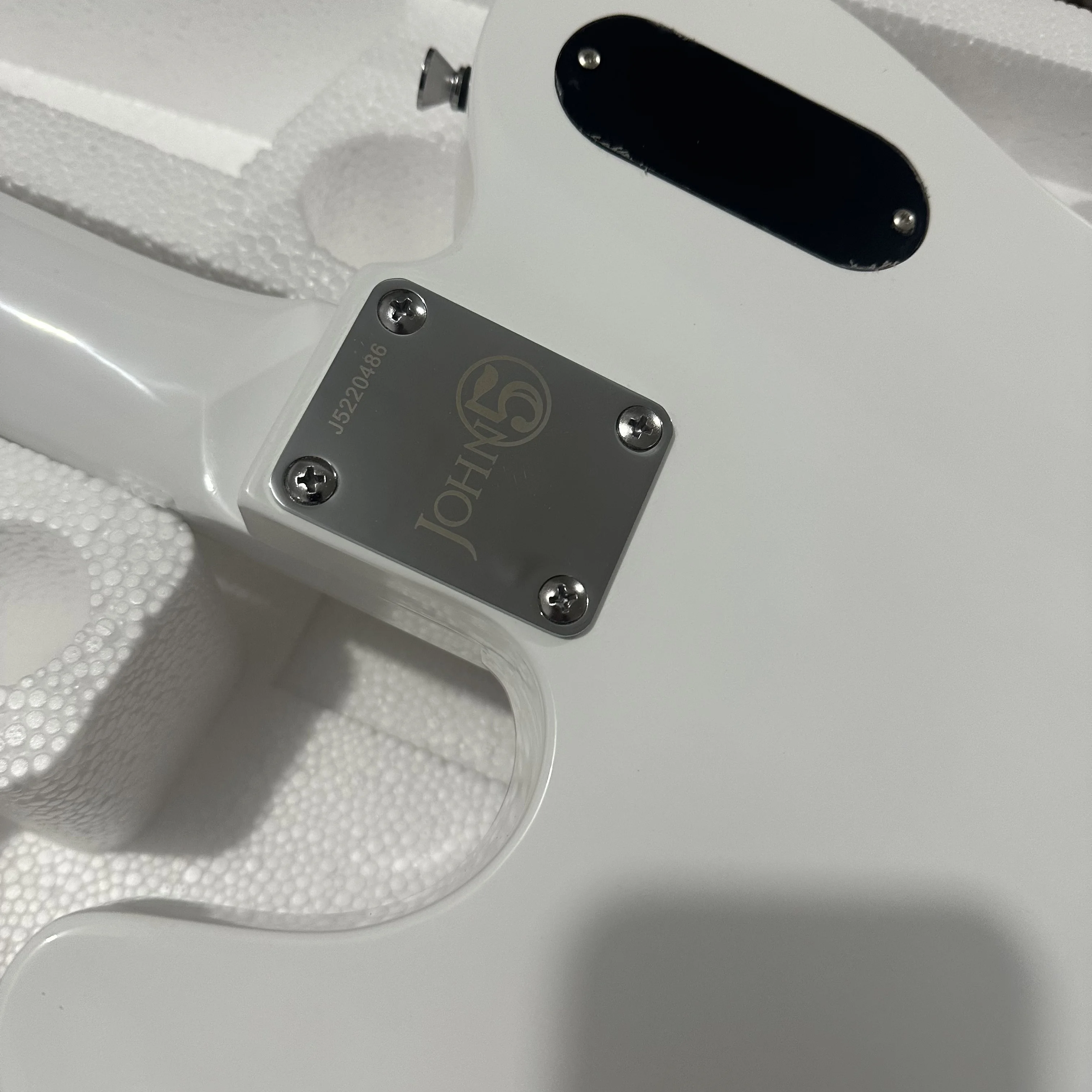 Benutzerdefinierte TL John 5 Signature Ghost E-Gitarre, weiße H-H-Tonabnehmer, roter Knopf, kostenloser Versand