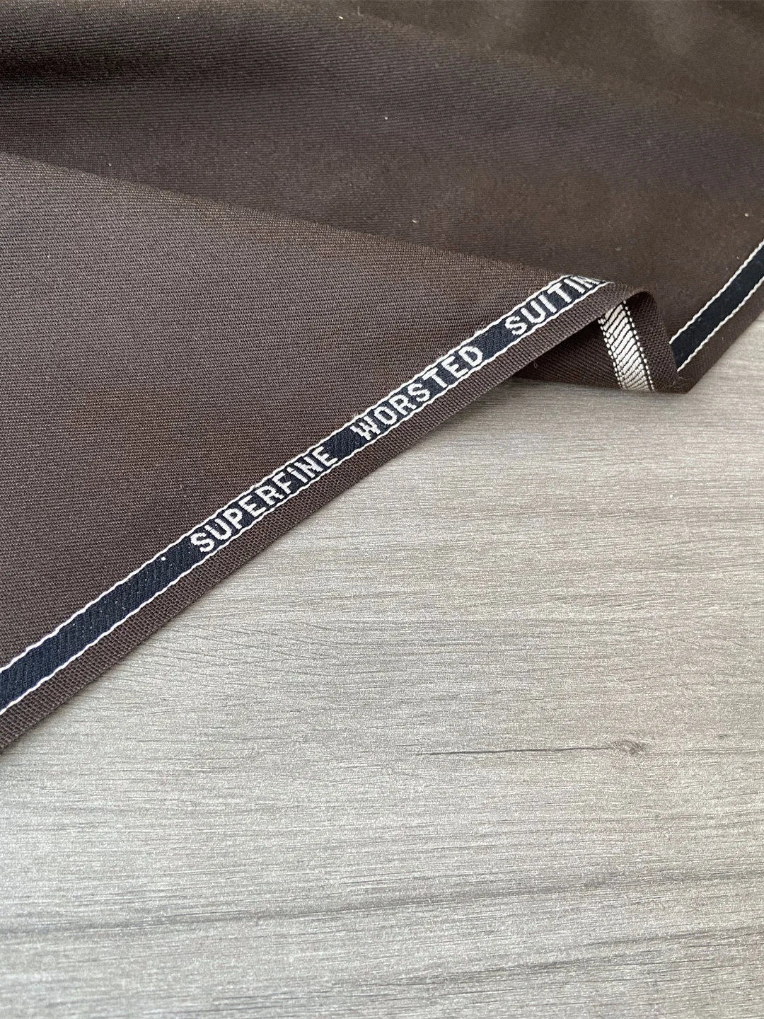 

Classic Tweed Woolen Fabric in Brown Color for Autumn And Winter Suiting Material Exquisitely Spun Micro-Risen