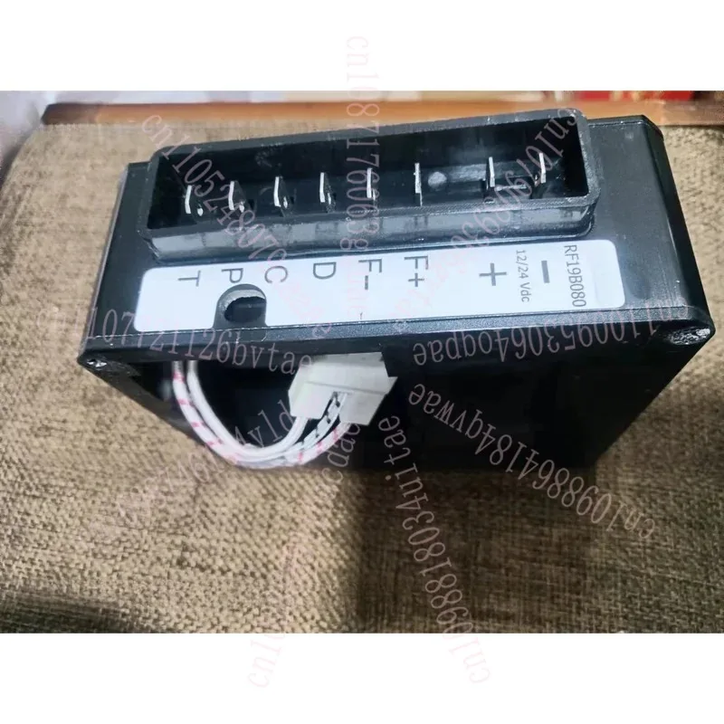 

RF-19B080DLC Автомобильный холодильник DC12/24V Драйвер компрессора с регулируемой частотой RF19B080