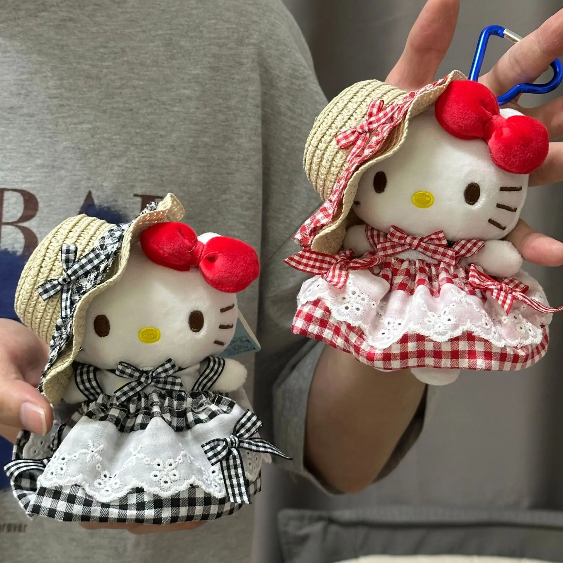 Hello Kitty วันหยุดสไตล์กระโปรงลายสก๊อตตุ๊กตาพวงกุญแจ PP Cotton Filled Kawaii กระเป๋าจี้สาวหวานหัวใจของขวัญ