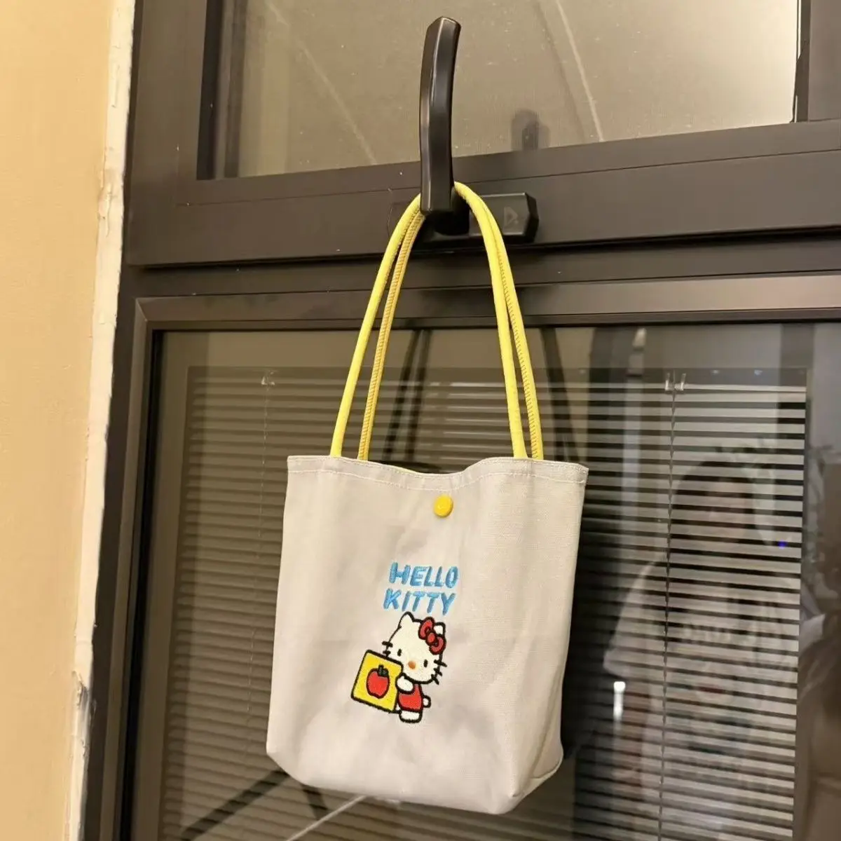 

Сумка на плечо Sanrio New Cartoon, сумка на плечо с изображением Китти, вместительная, модная, в милом стиле, для студенток, сумка-тоут, сумка на плечо