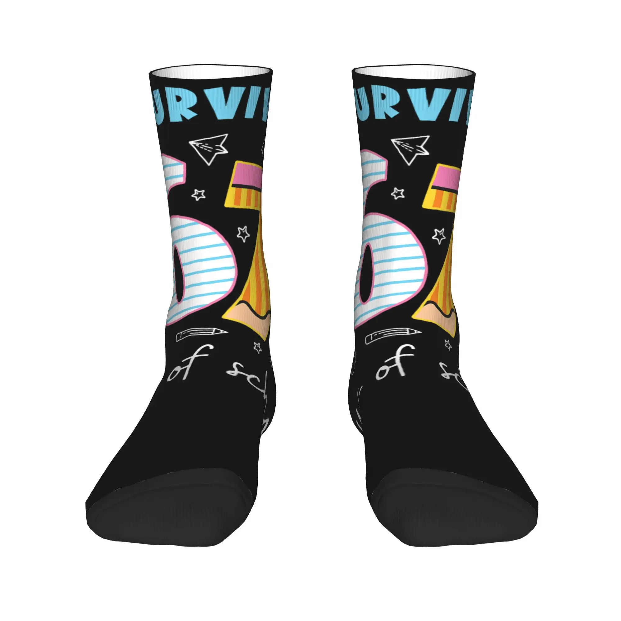 لقد نجوت 67 يومًا من المدرسة جوارب مضحكة ميمي تصميم جوارب مضادة للانزلاق جوارب للزوجين جوارب تسلق قوطية للخريف قابلة للتنفس