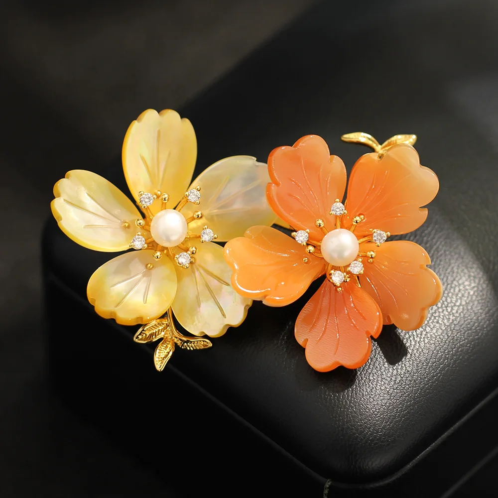 Luxurious High-end Natural Two-color Mother of Pearl Petal Brooch Retro Elegant Freshwater Pearl Accessories Pins for Women
