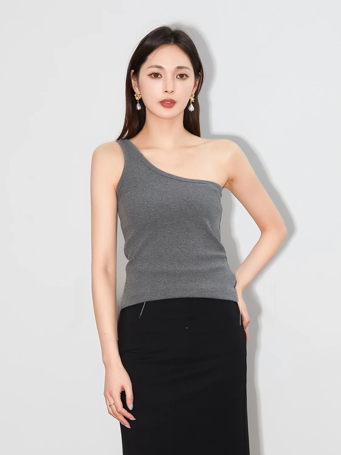 

Женская майка Slim Fit от JVJN Design Sensation: универсальная, мягкая, эластичная, приятная к телу, с открытыми плечами, новинка лета.