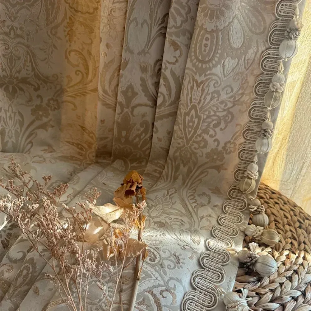 ダマスカスゴールドワイヤージャカードエンボス加工厚みのあるカーテン寝室リビングルームヴィラフレンチウィンドウカスタマイズされた完成品