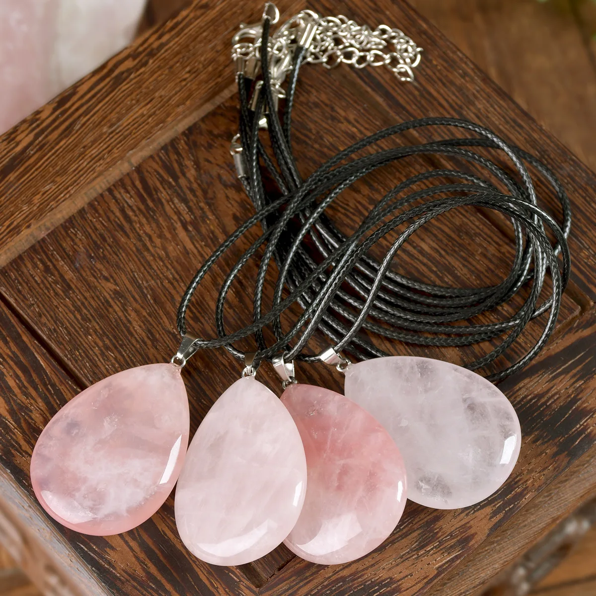 الأزياء الوردي كريستال قلادة بسيطة الحجر الطبيعي قطرة قلادة قلادة هدية مثالية للأشخاص