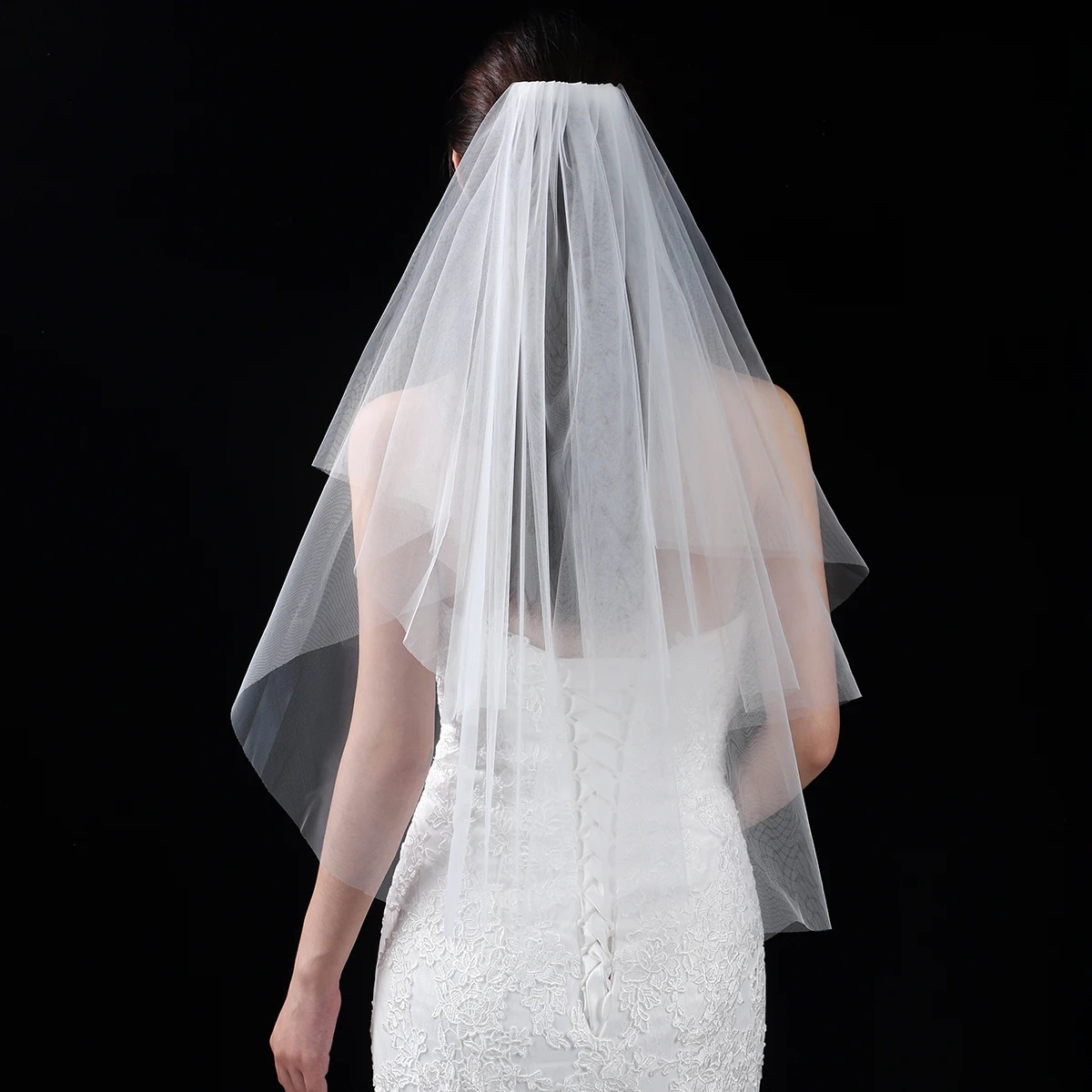 elegant white bridal veil, suitable for women's weddings with a waist length veil