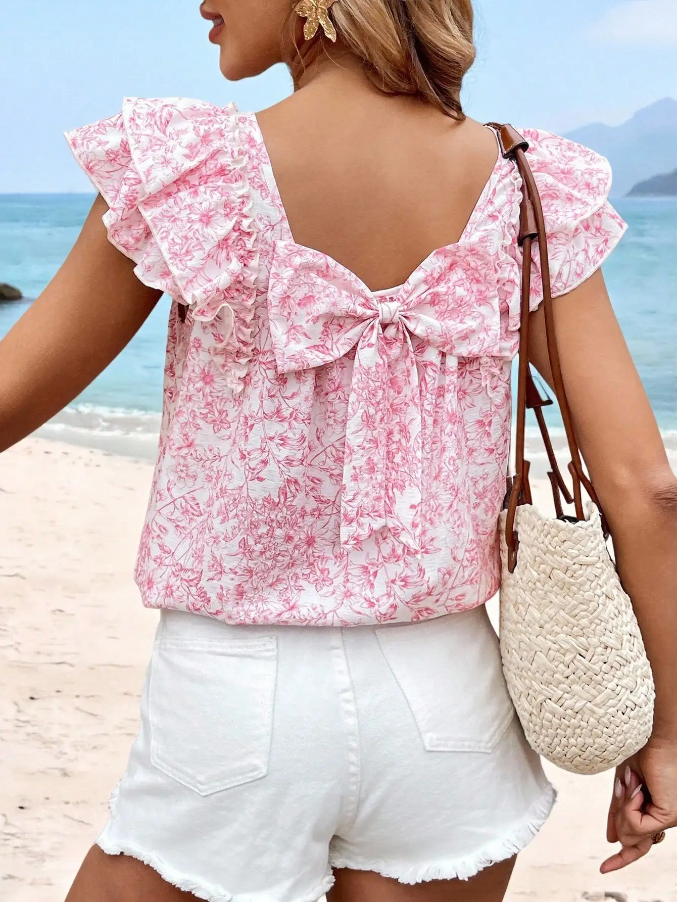 

Женский розовый топ с цветочным принтом, рюшами, короткими рукавами и бантом на спине