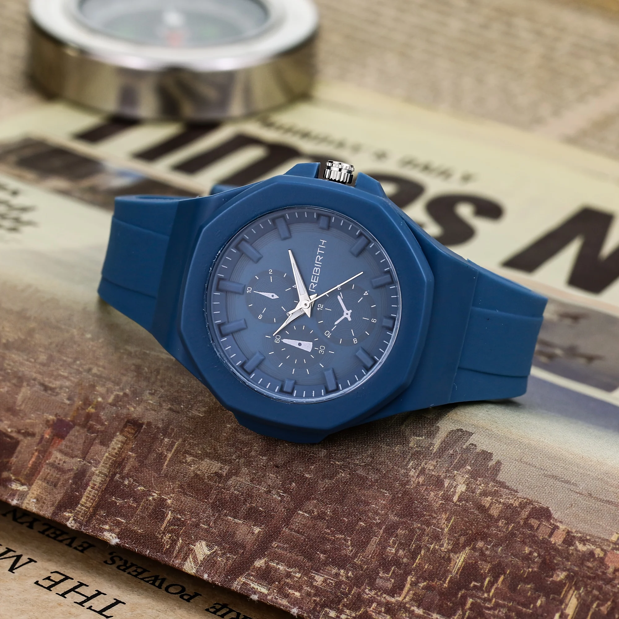 ساعة سيليكون بسيطة من سلسلة الماكارون ، موضة نسائية ، غابة ، اتجاه الكلية ، عصرية وعصرية ، جماليات عالية