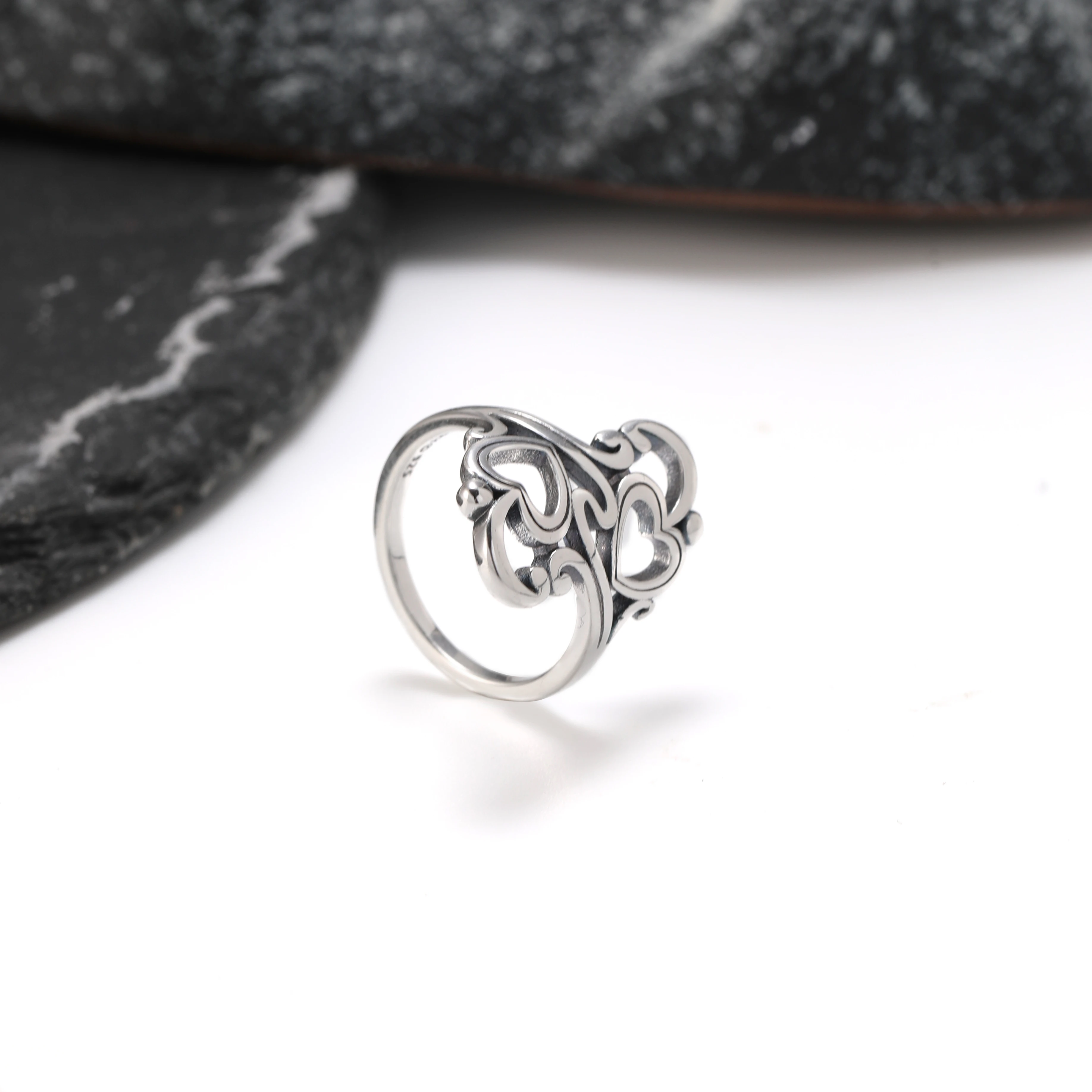 

R063 genuine 925 sterling silver Swirls and Scrolls Hearts Ring