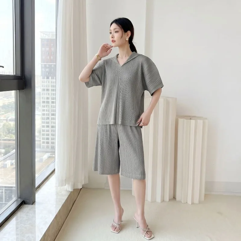 

Miyake Pleated Shorts Set Casual Simple Pleats Hooded T-Shirt Set Women 2026 Summer High-End Elegant Versatile Five-Point Pants