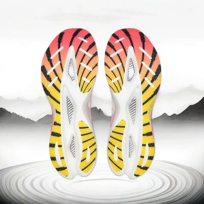 รองเท้าวิ่งมาราธอนแผ่นคาร์บอนใหม่รองเท้าผ้าใบสำหรับการทดสอบอย่างมืออาชีพรองรับแรงกระแทกน้ำหนักเบาเป็นพิเศษ